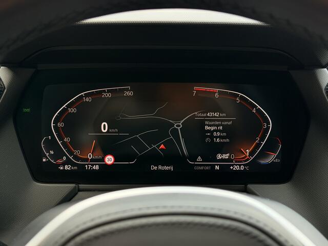 BMW 1-SERIE 118i M-Sport | Carplay | Parkeer sensoren | DAB | Cruise control | Climate control