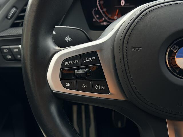 BMW 1-SERIE 118i M-Sport | Carplay | Parkeer sensoren | DAB | Cruise control | Climate control