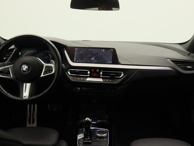 BMW 1-SERIE 120i Executive Edition | M-Sport Pakket | LM-Velgen | Half Leder | Climate Controle | 178PK