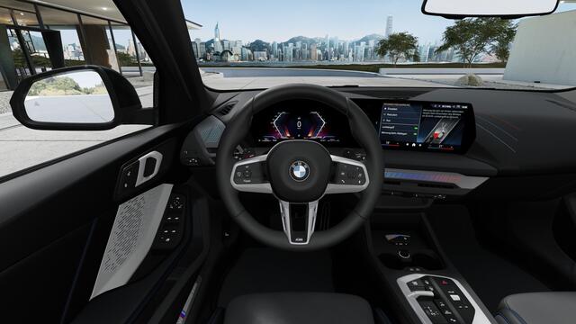 BMW 1-SERIE 120 M Sport Automaat / Sportstoelen / Adaptieve LED / Achteruitrijcamera / Stoelverwarming / Getint glas