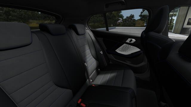 BMW 1-SERIE 120 M Sport Automaat / Sportstoelen / Adaptieve LED / Achteruitrijcamera / Stoelverwarming / Getint glas