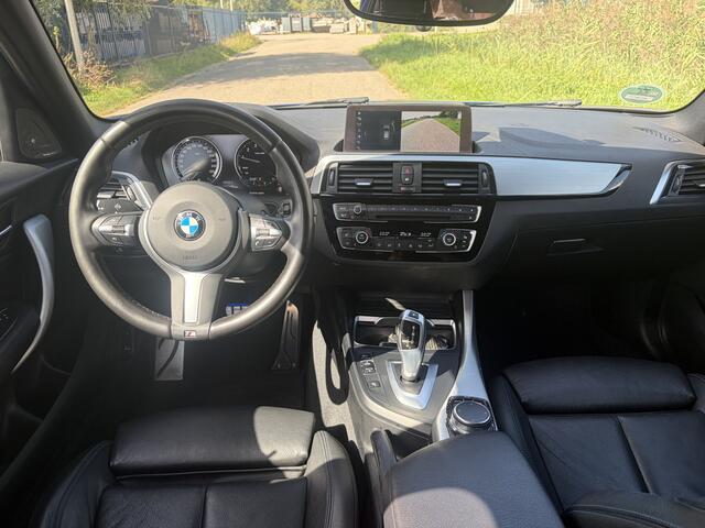 BMW 1-SERIE 118i Corporate Lease High Executive / M-PAKKET / AKRAPOVICH / LEER / AUTOMAAT / 159dkm! NAP!