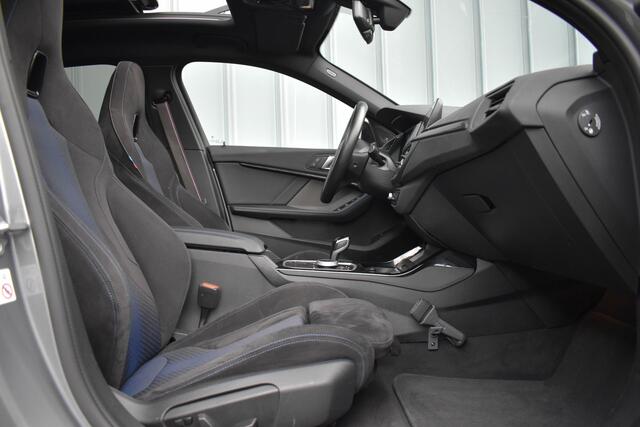 BMW 1-SERIE 118i M-Sport Pro | VOL !! | Schaalstoel | Harman/Kardon | Head Up | Pano | Electr Stoel