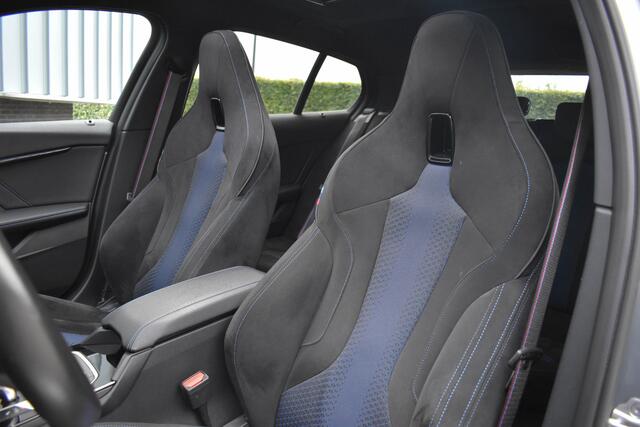BMW 1-SERIE 118i M-Sport Pro | VOL !! | Schaalstoel | Harman/Kardon | Head Up | Pano | Electr Stoel
