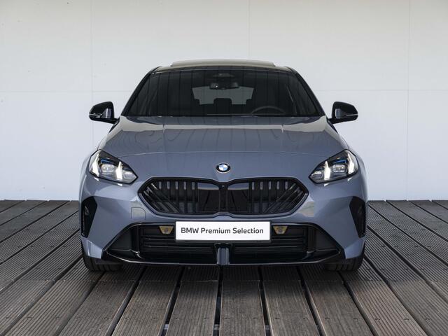 BMW 1-SERIE 120 | M Sportpakket Pro | Premium Pack | Comfort Access | Stuurwielrand verwarmd | Panoramadak | Sportstoelen | 18 inch