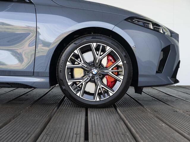BMW 1-SERIE 120 | M Sportpakket Pro | Premium Pack | Comfort Access | Stuurwielrand verwarmd | Panoramadak | Sportstoelen | 18 inch