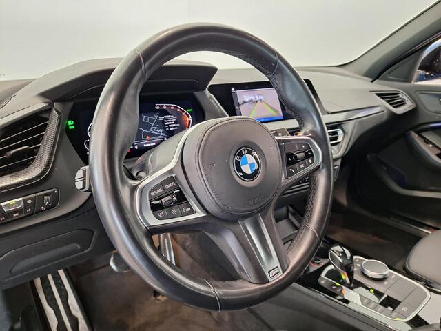 BMW 1-SERIE 118i Executive Edition | M-Sport | Camera | Stoelverwarming | Keyless