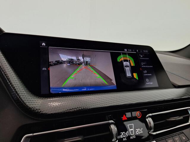 BMW 1-SERIE 118i Executive Edition | M-Sport | Camera | Stoelverwarming | Keyless