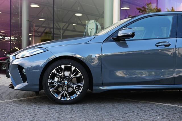 BMW 1-SERIE 120 M Sport Automaat / Sportstoelen / Achteruitrijcamera / Stoelverwarming / PDC / Stuurverwarming