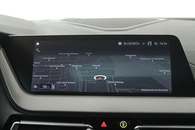 BMW 1-SERIE 120i Executive (PANORAMADAK, STOELVERWARMING, CAMERA, DEALER ONDERHOUDEN)