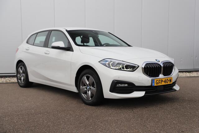 BMW 1-SERIE 116i Lesauto ! Sportstoelen Navigatie LED Carplay Android Parkeersensoren Climate Cruise Control LMV