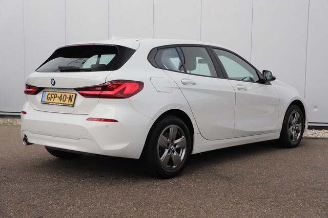 BMW 1-SERIE 116i Lesauto ! Sportstoelen Navigatie LED Carplay Android Parkeersensoren Climate Cruise Control LMV