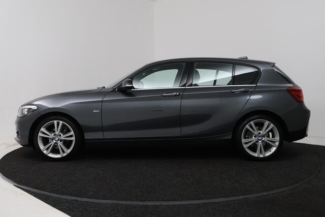 BMW 1-SERIE 118i Executive (NAVIGATIE, CAMERE, SPORTSTOELEN, PARKEERSENSOREN)