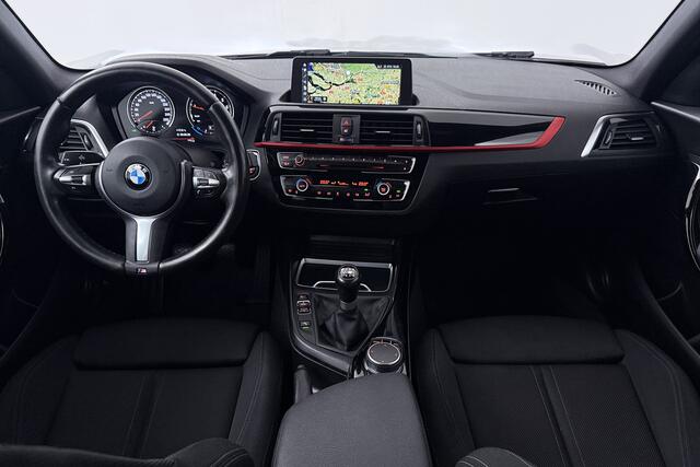 BMW 1-SERIE 118i Executive (NAVIGATIE, CAMERE, SPORTSTOELEN, PARKEERSENSOREN)