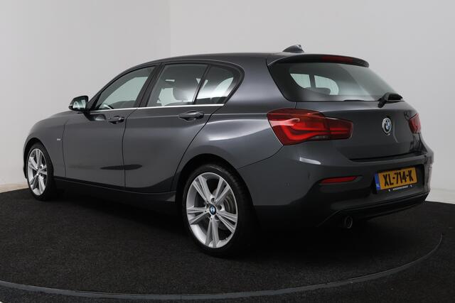 BMW 1-SERIE 118i Executive (NAVIGATIE, CAMERE, SPORTSTOELEN, PARKEERSENSOREN)
