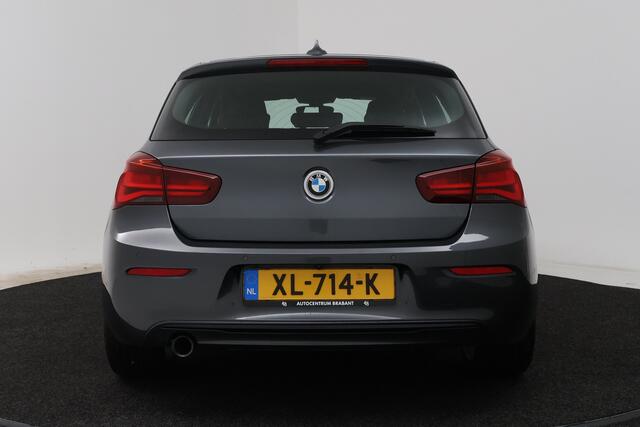 BMW 1-SERIE 118i Executive (NAVIGATIE, CAMERE, SPORTSTOELEN, PARKEERSENSOREN)