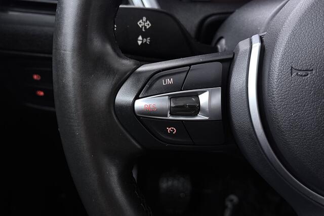 BMW 1-SERIE 118i Executive (NAVIGATIE, CAMERE, SPORTSTOELEN, PARKEERSENSOREN)