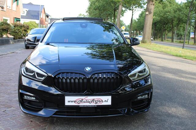 BMW 1-SERIE 118i Executive Edition Pano, Aut, Blackline, Applecarplay, Garantie