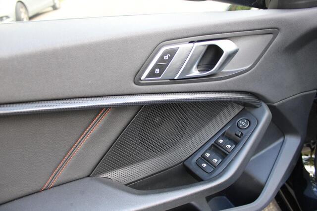 BMW 1-SERIE 118i Executive Edition Pano, Aut, Blackline, Applecarplay, Garantie