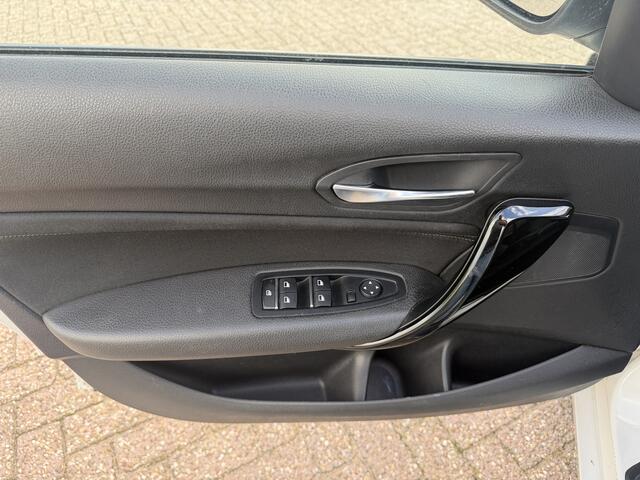 BMW 1-SERIE 118i Sport Line Edition LED/Navi/Clima/Cruise/PDC