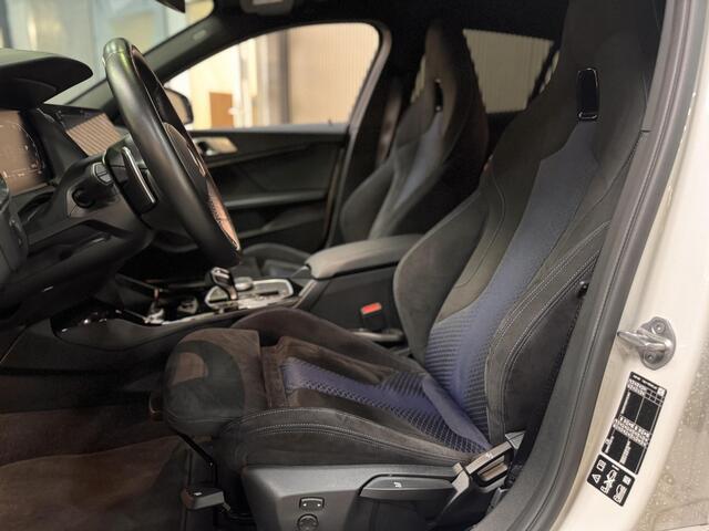 BMW 1-SERIE M135i xDrive 306pk Edition M-Sport Stoelverwarming Privacy glass 21.000km Dealeronderhouden