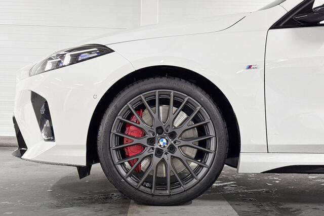 BMW 1-SERIE 123 xDrive | M-Sport Pro | Innovation Pack | Head-Up Display | Harman/Kardon | Panoramadak