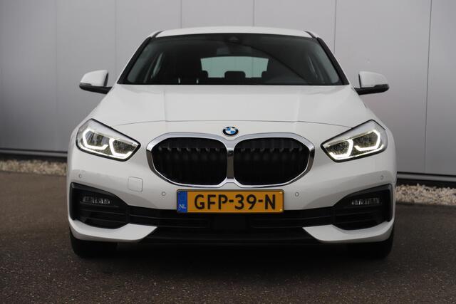 BMW 1-SERIE 116i Lesauto ! Sportstoelen Navigatie LED Carplay Android Parkeersensoren Climate Cruise Control LMV