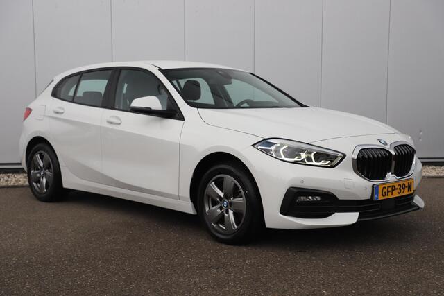 BMW 1-SERIE 116i Lesauto ! Sportstoelen Navigatie LED Carplay Android Parkeersensoren Climate Cruise Control LMV