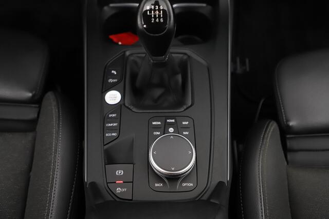 BMW 1-SERIE 116i Lesauto ! Sportstoelen Navigatie LED Carplay Android Parkeersensoren Climate Cruise Control LMV