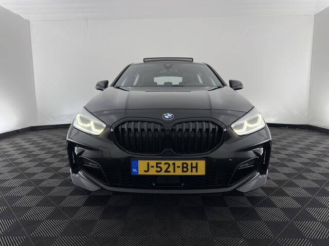 BMW 1-SERIE 118i High Executive Edition (INCL-BTW) Aut.*M-SPORT-CUPSEATS | PANO | FULL-LED | DIGI-COCKPIT | HIFI-SOUND | CAMERA | NAVI-FULLMAP | AMBIENTLIGHT | PRIVACY-GLASS | ECC | CARBON-INLAY | PDC | CRUISE | 18''ALU*