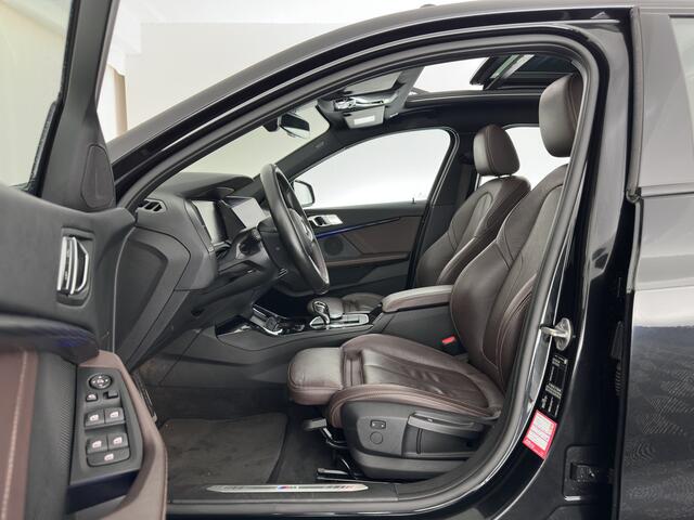 BMW 1-SERIE 118i High Executive Edition (INCL-BTW) Aut.*M-SPORT-CUPSEATS | PANO | FULL-LED | DIGI-COCKPIT | HIFI-SOUND | CAMERA | NAVI-FULLMAP | AMBIENTLIGHT | PRIVACY-GLASS | ECC | CARBON-INLAY | PDC | CRUISE | 18''ALU*