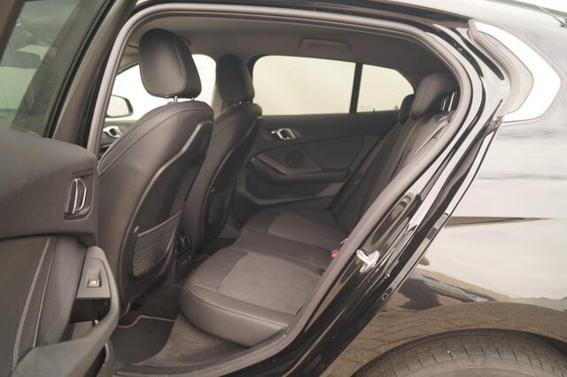 BMW 1-SERIE 118i 136pk Automaat Sportline -NAVI-ECC-CAM-PDC-