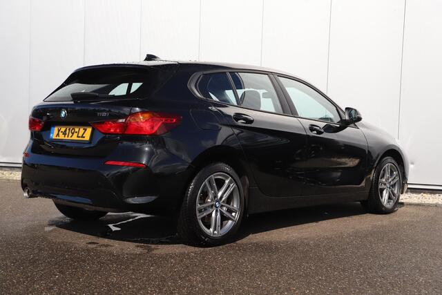 BMW 1-SERIE 118i 136PK Automaat Navigatie Carplay Android Stoelverwarming 17 inch LMV Cruise Parkeersensor LED