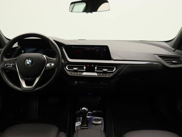 BMW 1-SERIE 118i Business Edition | Apple carplay & Android auto | Parkeersensoren voor & achter | Sportstoelen | Stoelverwarming | Climate control | Cruise control |