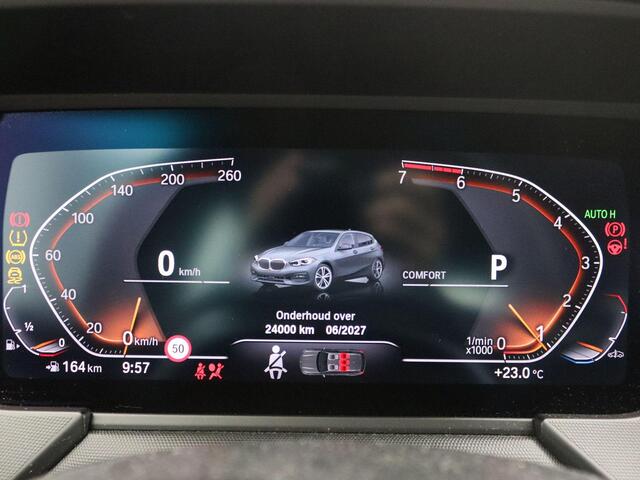 BMW 1-SERIE 118i Business Edition | Apple carplay & Android auto | Parkeersensoren voor & achter | Sportstoelen | Stoelverwarming | Climate control | Cruise control |