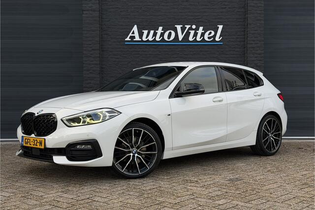 BMW 1-SERIE 118i | Sportleder | Stoel + Stuurverwarming | Comfort Access | Live Cockpit Pro | Carplay