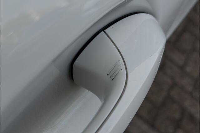 BMW 1-SERIE 118i | Sportleder | Stoel + Stuurverwarming | Comfort Access | Live Cockpit Pro | Carplay
