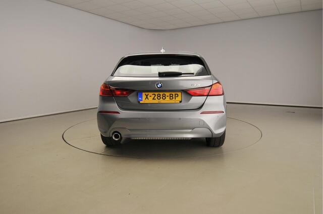 BMW 1-SERIE 5-deurs 118i | LED | Navigatie | Active cruise | Stoelverwarming | DAB | Harman-kardon sound | Alu 16 inch