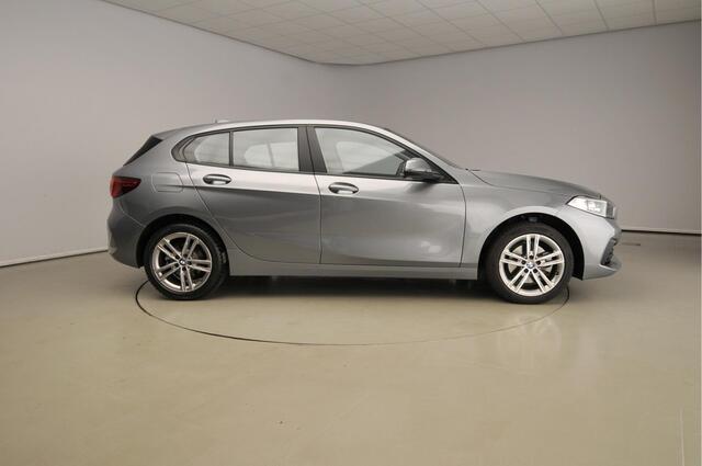 BMW 1-SERIE 5-deurs 118i | LED | Navigatie | Active cruise | Stoelverwarming | DAB | Harman-kardon sound | Alu 16 inch