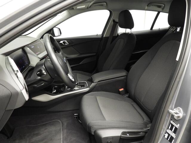 BMW 1-SERIE 5-deurs 118i | LED | Navigatie | Active cruise | Stoelverwarming | DAB | Harman-kardon sound | Alu 16 inch