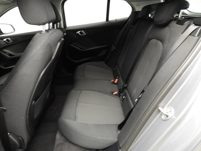 BMW 1-SERIE 5-deurs 118i | LED | Navigatie | Active cruise | Stoelverwarming | DAB | Harman-kardon sound | Alu 16 inch