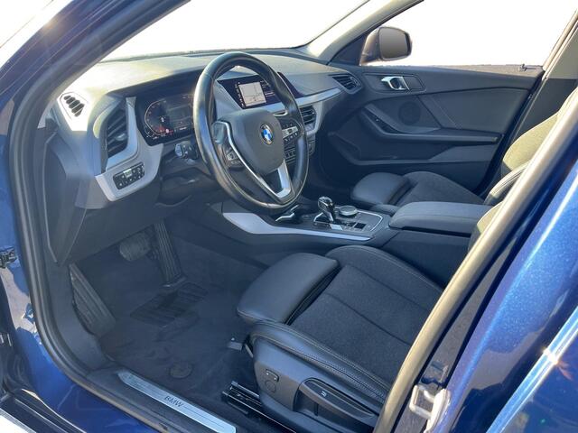 BMW 1-SERIE 116i Introduction Edition 1e eigenaar | 18" M Sport velgen | Carplay | Cruise Control | Navi | Parkeersensoren | Digitale Cockpit | Etc. – foto 2