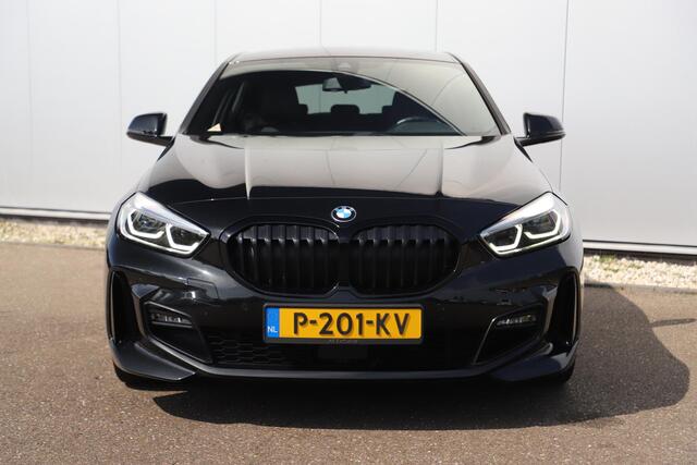 BMW 1-SERIE 118i Business Edition M Sport Automaat Black Optic Virtual Cockpit Sfeerverlichting Navigatie Carplay Android Sportstoelen Clima Cruise PDC