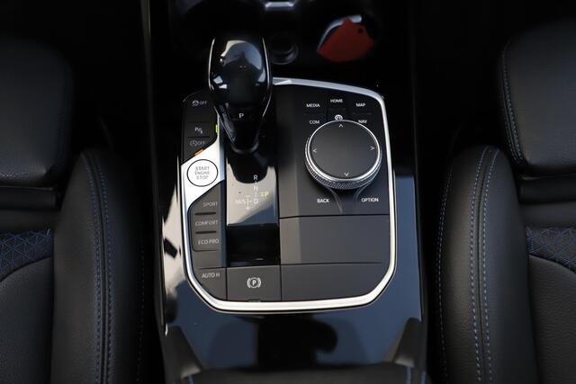 BMW 1-SERIE 118i Business Edition M Sport Automaat Black Optic Virtual Cockpit Sfeerverlichting Navigatie Carplay Android Sportstoelen Clima Cruise PDC