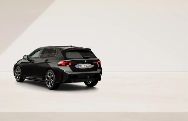 BMW 1-SERIE 120 M-Sport Pro - Pano - Trekhaak - Premium Pack