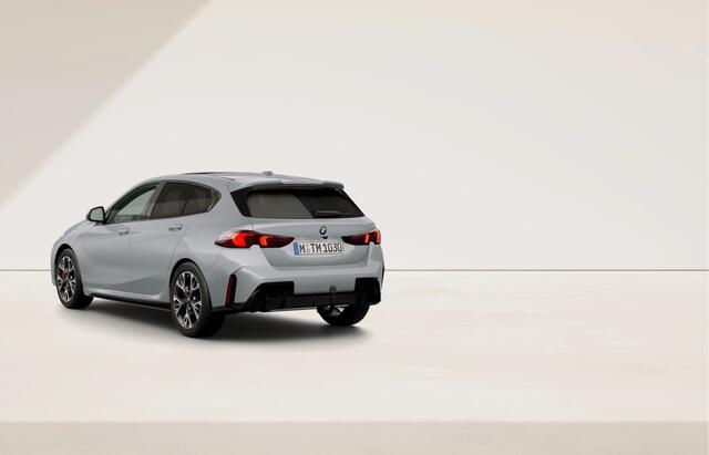 BMW 1-SERIE 120 M-Sport Pro - Pano - Trekhaak - Premium Pack