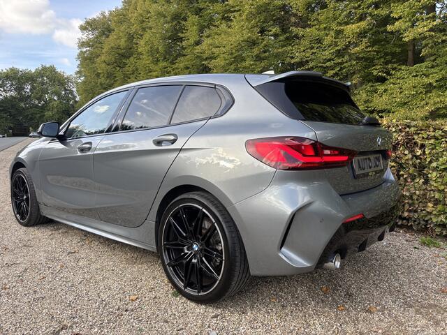 BMW 1-SERIE 120i Executive Edition | M-Sport Pakket | Leder | Slechts 13.000 km.