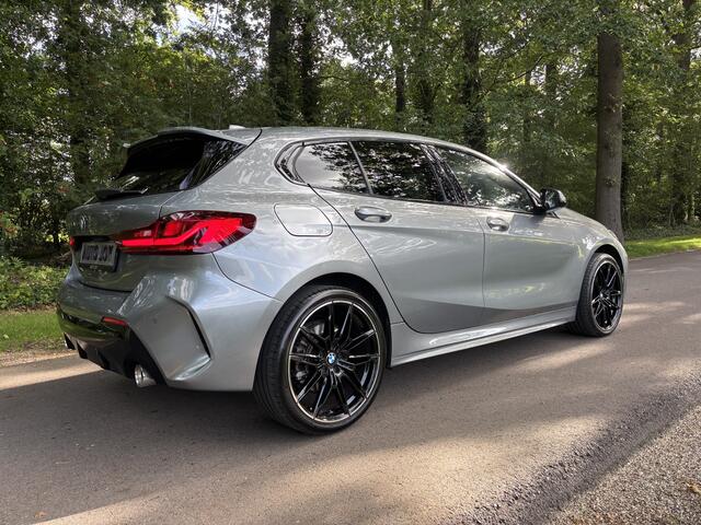 BMW 1-SERIE 120i Executive Edition | M-Sport Pakket | Leder | Slechts 13.000 km.