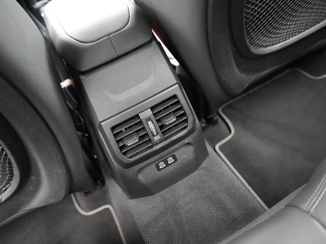 BMW 1-SERIE 116i Executive Edition automaat | Apple Carplay | Navigatie | Sportstuur | Acheruitrij camera | Parkeersensoren voor en achter | Spraakbediening |