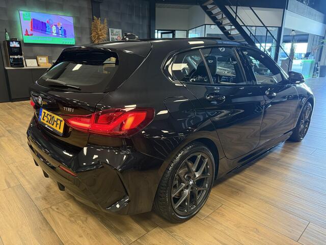 BMW 1-SERIE 118i M Sport |LED|PANO|HiFi|Elek. achterklep|Stuur & Stoelverwarming|M Schadow Line|